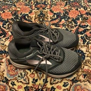 EUC brooks revel shoes